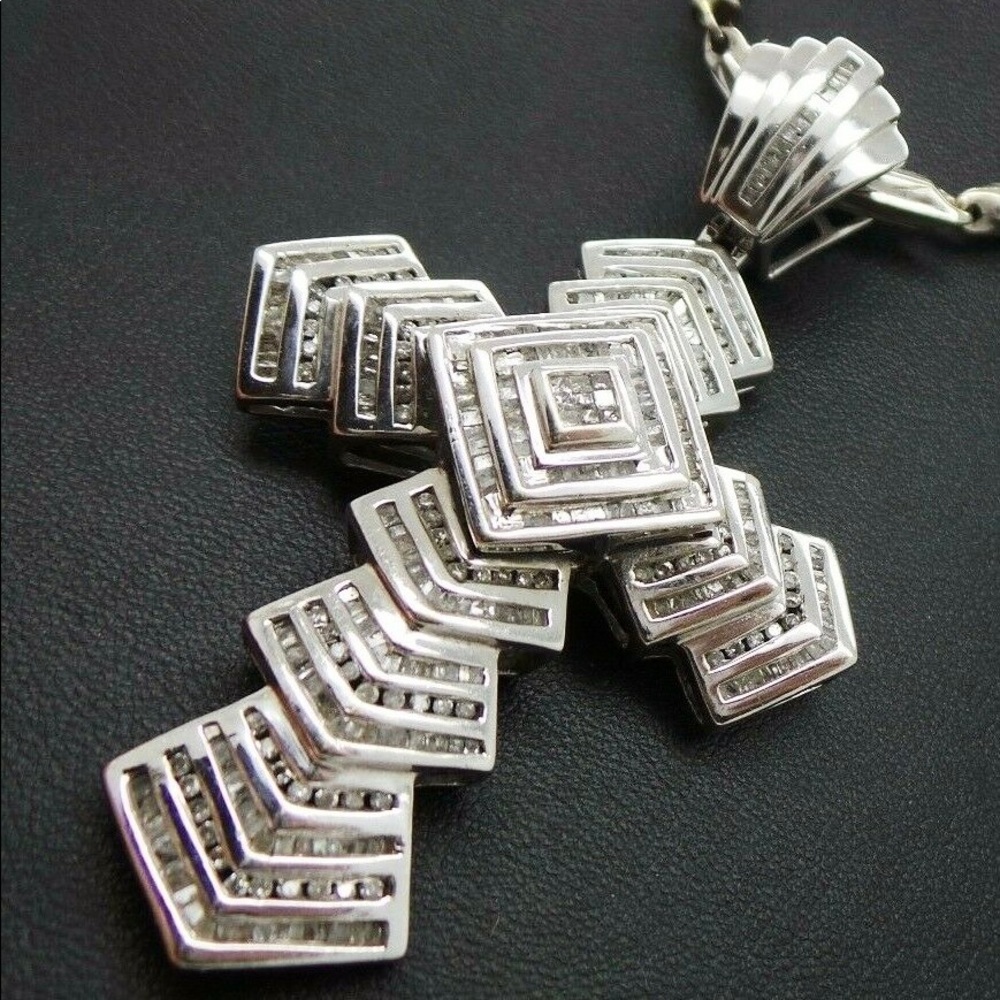 10K GOLD DIAMOND CLUSTER CROSS PENDANT necklace